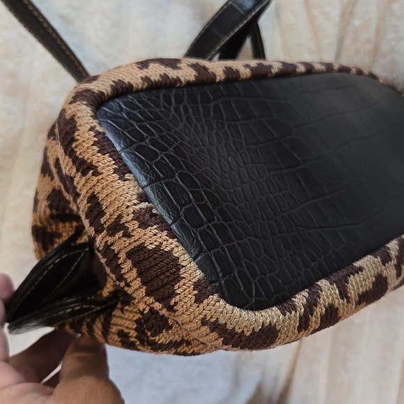 The Sak Leopard Print Shoulder Bag with Black Trim EUC NO CALLOUTS - Picture 5 of 6